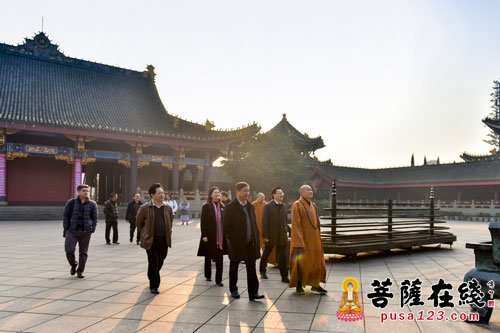 峨眉山-乐山市委常委阿刘时布一行赴峨眉山调研检查宗教工作
