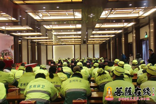 寒山寺-“和合佛粥·福养身心”温暖环卫工人赠粥仪式在寒山寺举行