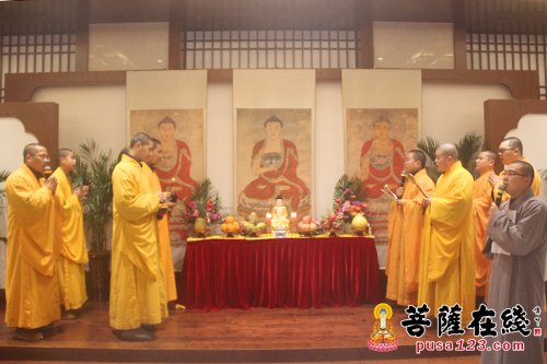 寒山寺举行迎鸡年百位孤寡老人共度新春活动
