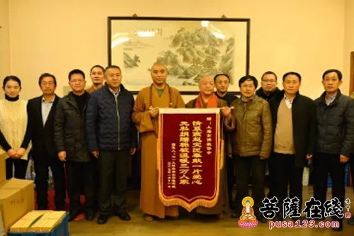 暖衣暖心行 河北洪灾地区受助灾民亲送锦旗至上海佛教协会
