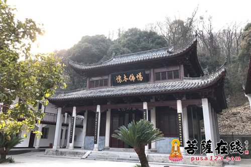 佛教-湖北当阳玉泉禅寺举行爱心慰问活动