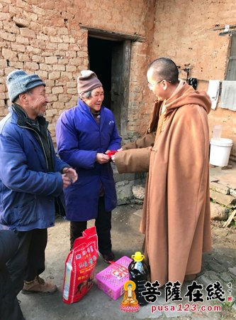 佛教-湖北当阳玉泉禅寺举行爱心慰问活动