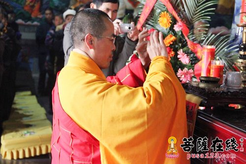 佛教-湖北当阳玉泉禅寺举行爱心慰问活动