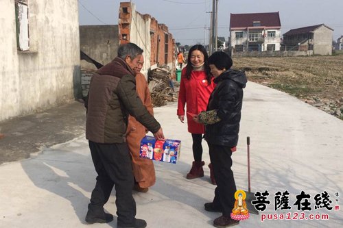 佛教-浙江嘉兴南湖真实禅寺宽修法师一行慰问孤寡老人