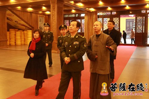 公安部消防局政委王沁林一行赴会龙寺检查安全工作