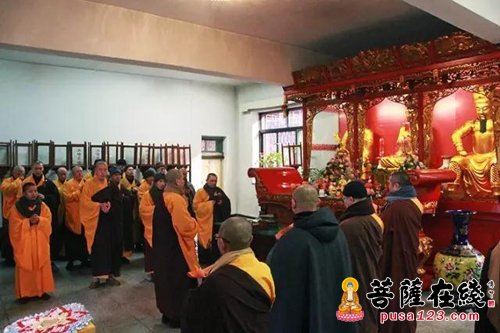 佛教-敲响辞岁钟声 河北柏林禅寺喜迎丁酉新春