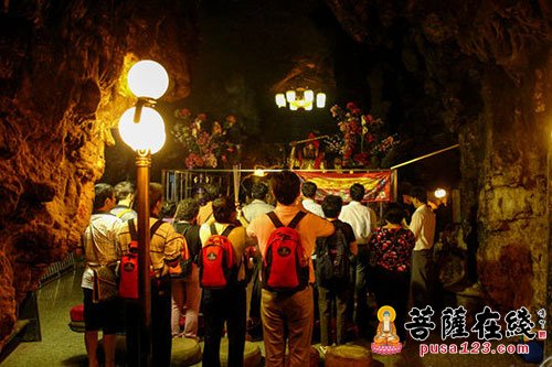 峨眉山-峨眉山仙峰寺举行九老洞财神菩萨开库法会