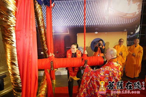 新年-上海龙华古寺敲钟迎新年 2017新年第一游启动