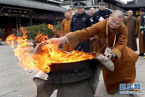 消防队-消除隐患提高防火能力 上海真如寺成立法师消防队