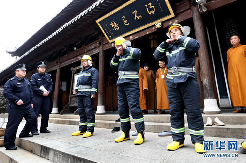 消防队-消除隐患提高防火能力 上海真如寺成立法师消防队
