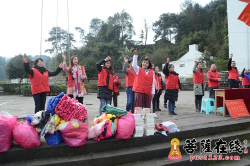 华岩-华岩文教基金会爱心助学 爱心人士现场捐赠两万元