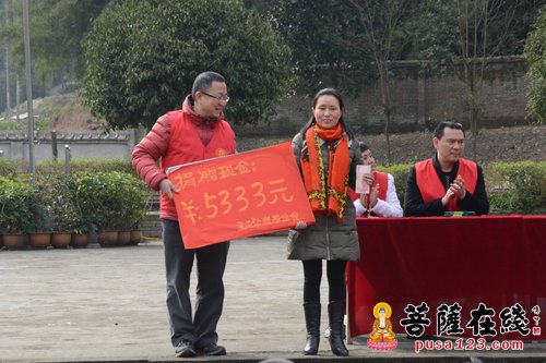 华岩-华岩文教基金会爱心助学 爱心人士现场捐赠两万元