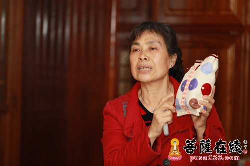 慈善-巧手传温暖 用心做慈善——鸿山慈善会举办爱心布艺培训班