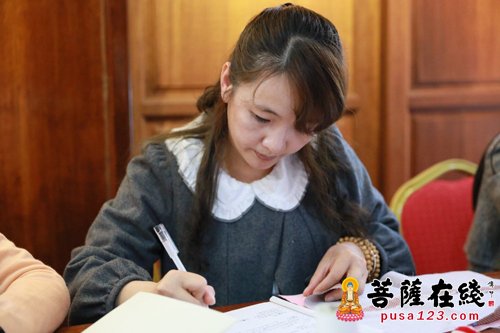 慈善-巧手传温暖 用心做慈善——鸿山慈善会举办爱心布艺培训班