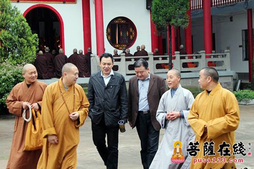 佛教-合肥市佛协副会长圆藏法师一行赴庆复禅寺调查慰问