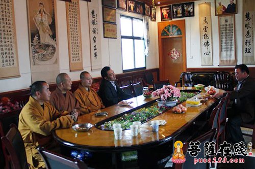 佛教-合肥市佛协副会长圆藏法师一行赴庆复禅寺调查慰问