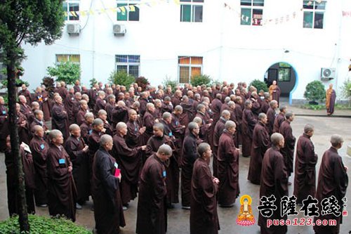 佛教-合肥市佛协副会长圆藏法师一行赴庆复禅寺调查慰问