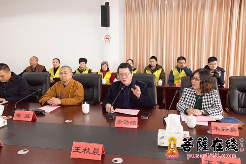 上海二严寺方丈智能大和尚一行慰问贫困学生