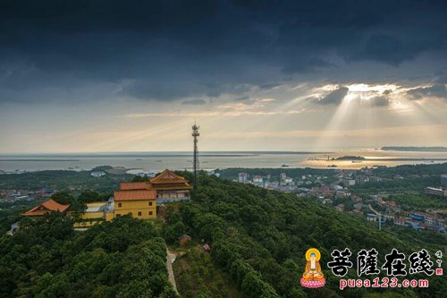 岳阳-岳阳市南湖新区李运帷书记调研圣安寺 怀梵法师热情接待