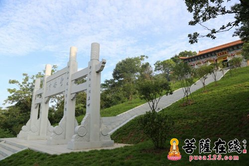 岳阳-岳阳市南湖新区李运帷书记调研圣安寺 怀梵法师热情接待