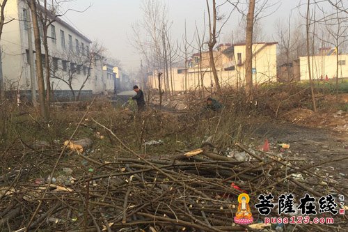 白兔-将爱心进行到底 许昌白兔寺住持延极法师捐资修路助学