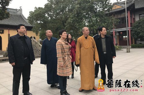 佛教-兴化市委常委李蓓参访上海洪福寺 希望双方常来常往