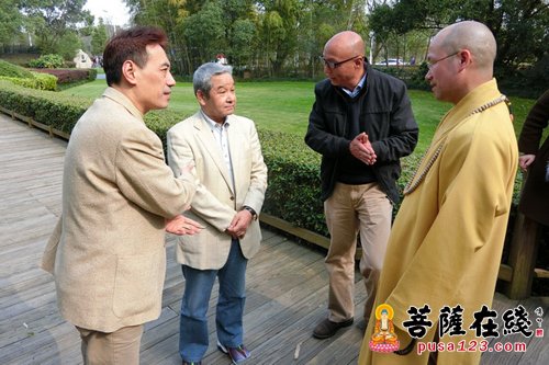 佛教-为推动佛教与陶瓷的融合 悟端大和尚赴佘山参观“备前烧陶艺展”