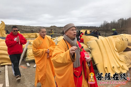 五台山-历经艰辛！高9.9米五方文殊菩萨圣像抵达加国五台山
