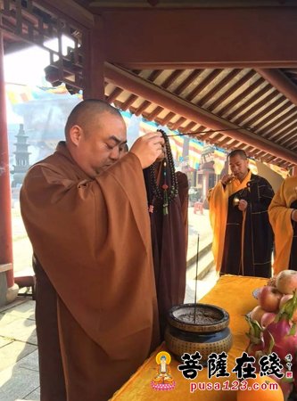 报国寺-上海报国寺举行清明祭祖法会 祈愿长老乘愿再来