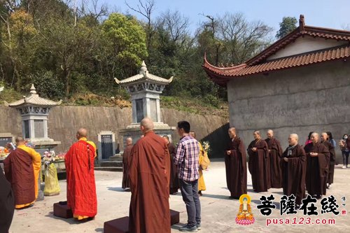 上饶-江西上饶博山能仁禅寺清明扫塔 深切缅怀觉海大和尚