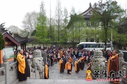 鸡鸣寺-静波大和尚参访鸡鸣寺 勉励大众上殿念好经、上课读好书