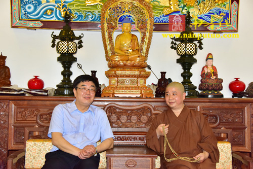 王镇-沈阳市委统战部部长王镇一行赴南普陀寺参观考察