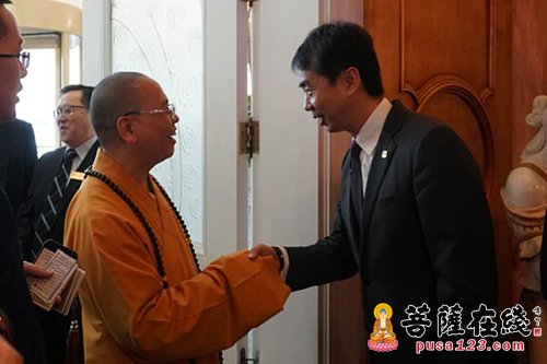 时政外交-驻多伦多总领事何炜夫妇举行到任招待会 达义法师应邀参加