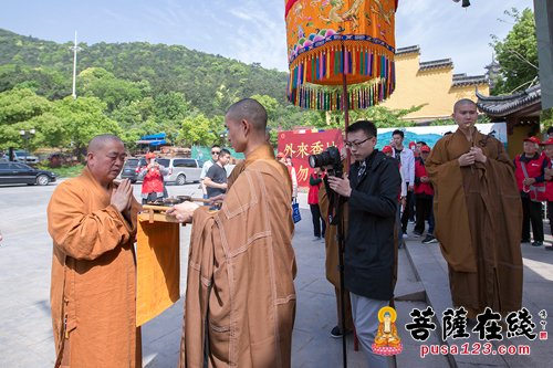 法华寺-永信大和尚赴湖州法华寺参观 就寺院建设给予意见
