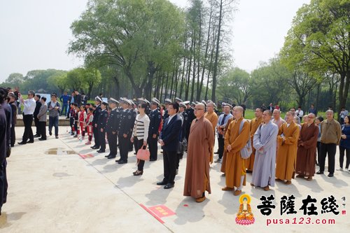 成都民宗局一行赴上海龙华古寺考察 全方位了解寺院情况
