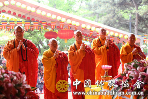 佛教-中国三大语系佛教界齐聚灵光寺 共庆2017佛诞节
