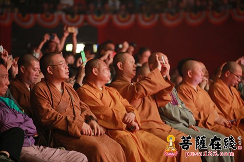 佛教-昨夜香港红馆华灯璀璨 清静庄严摄人心魂