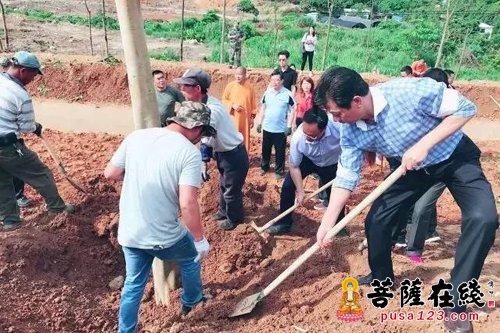 王进足-打造礼佛观光胜地 福清市领导赴万福寺开展黄檗树种植活动
