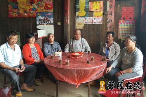 田志斌-地藏禅院住持果平法师慰问尿毒症患者田志斌
