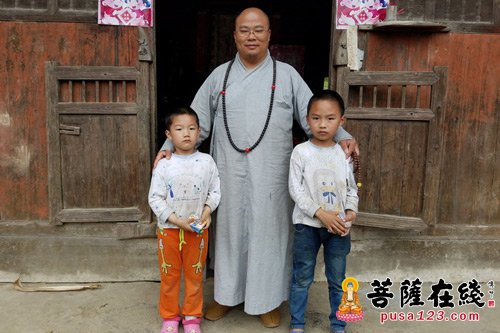 田志斌-地藏禅院住持果平法师慰问尿毒症患者田志斌