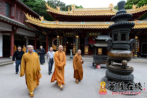 佛教-道慈大和尚一行视察洛迦山 要求加强寺院道风建设