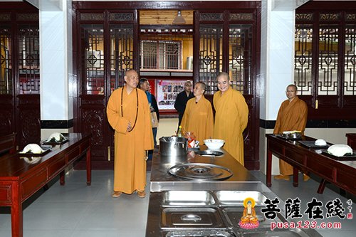 佛教-道慈大和尚一行视察洛迦山 要求加强寺院道风建设