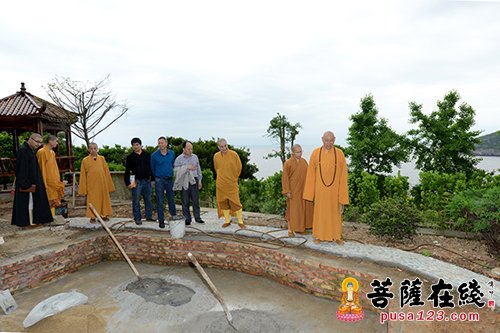 佛教-道慈大和尚一行视察洛迦山 要求加强寺院道风建设