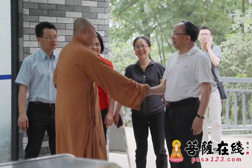 赵德明-广西自治区党委常委赵德明赴龙华古寺调研