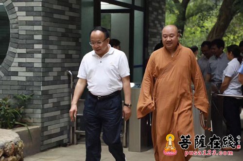 赵德明-广西自治区党委常委赵德明赴龙华古寺调研