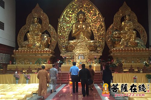 建筑-河南省人大常委会领导参访昆明宝华寺 对其精美建筑赞叹不已