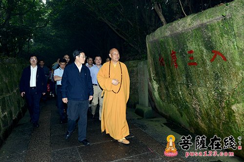 佛教-国宗局副局长张彦通一行调研普陀山 提出三点希望