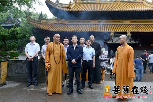 佛教-国宗局副局长张彦通一行调研普陀山 提出三点希望