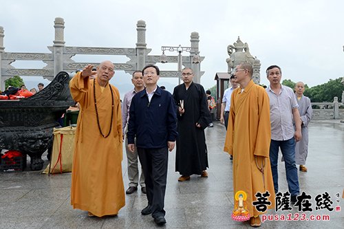 佛教-国宗局副局长张彦通一行调研普陀山 提出三点希望