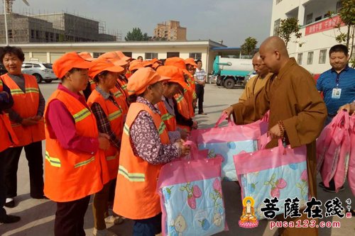 南郑-陕西南郑县佛协慰问环卫工人 弘扬传统文化